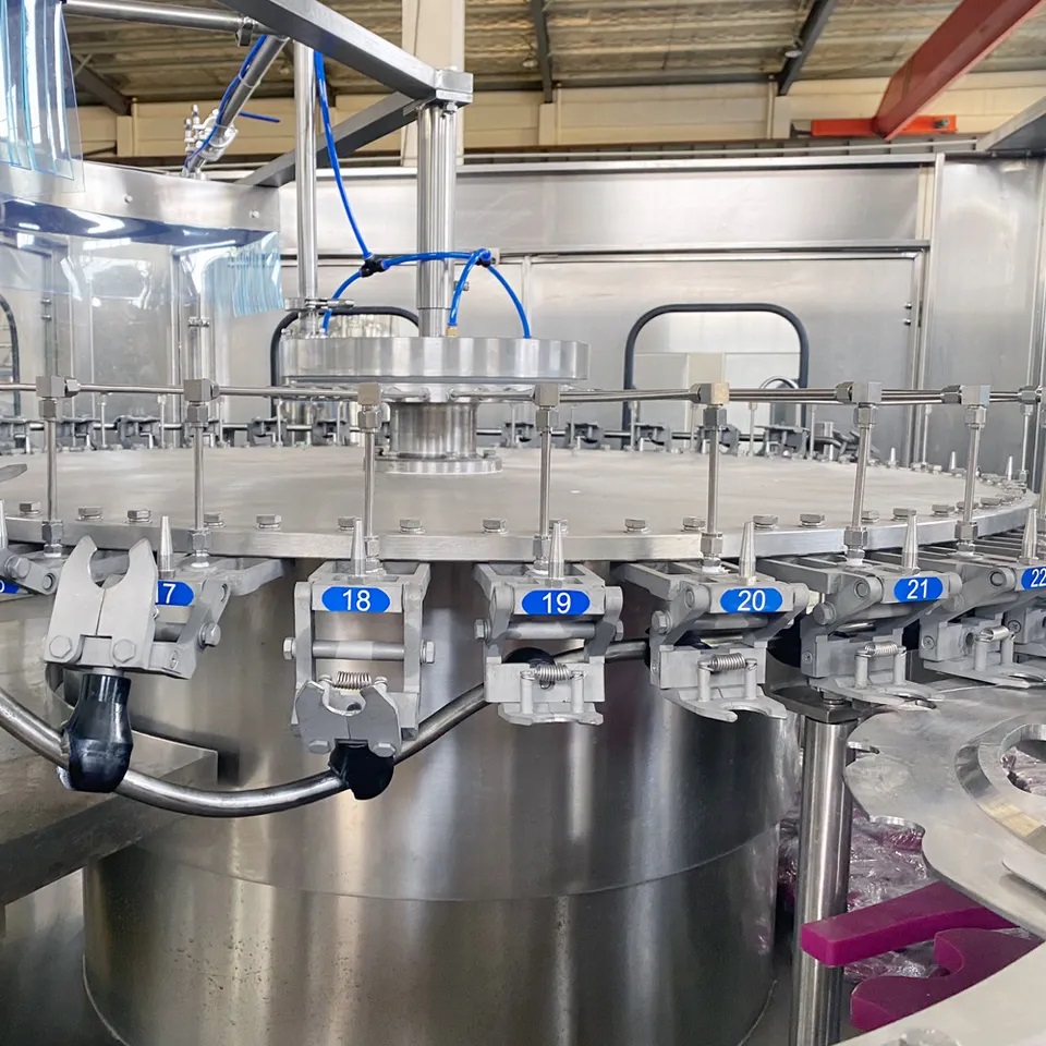 Ligne de production d'eau de boissons gazeuses de haute qualité Machine de remplissage de boissons gazeuses